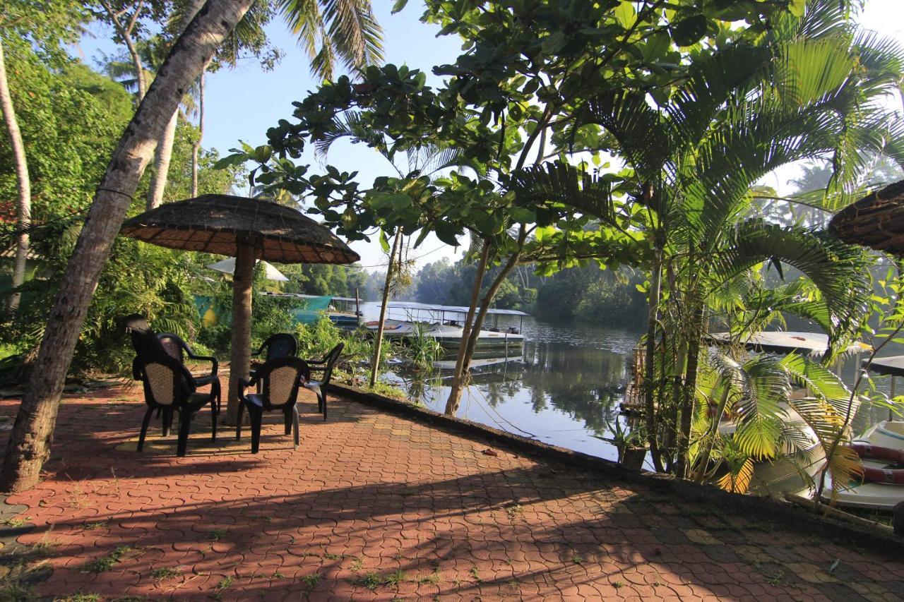 تريفِندرم Leela Backwater Inn المظهر الخارجي الصورة