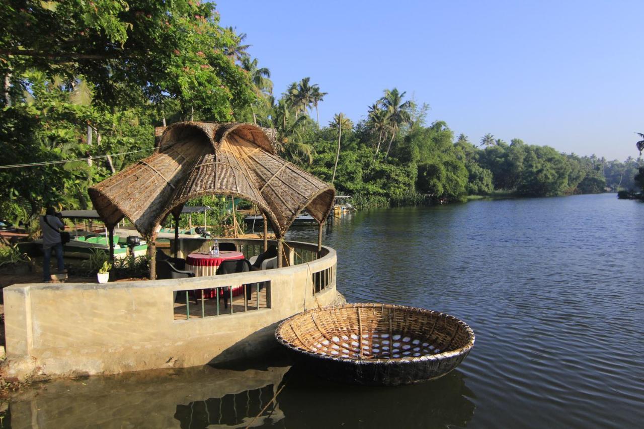 تريفِندرم Leela Backwater Inn المظهر الخارجي الصورة