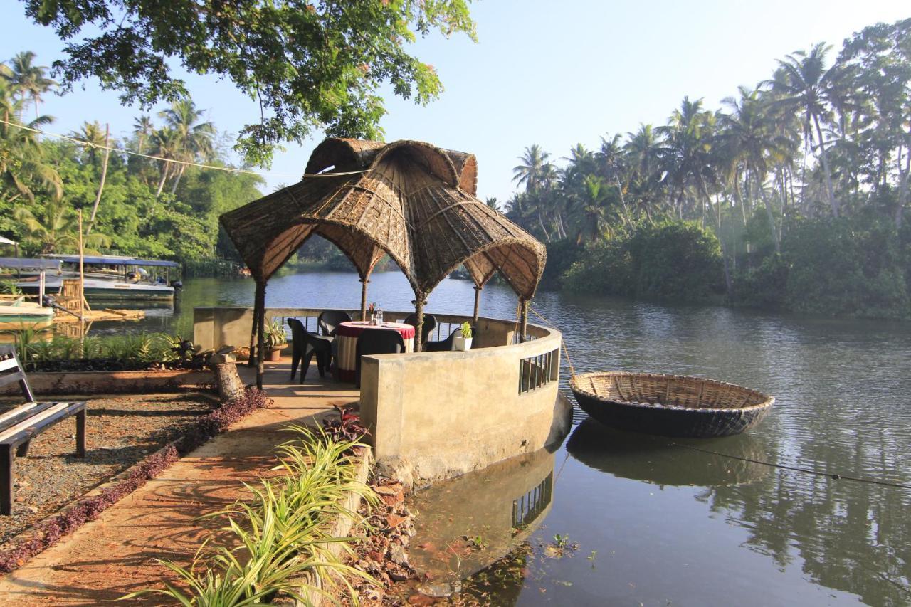 تريفِندرم Leela Backwater Inn المظهر الخارجي الصورة