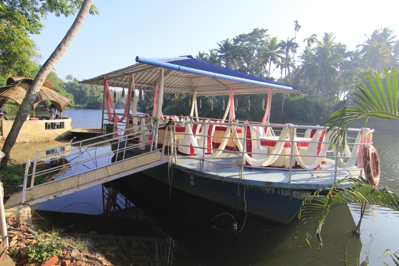 تريفِندرم Leela Backwater Inn المظهر الخارجي الصورة